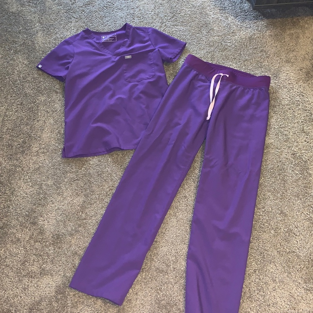 Figs ultra violet scrub set.  small tall